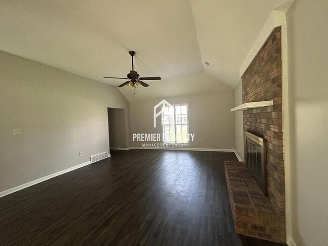 Building Photo - 7067 Apple Creek