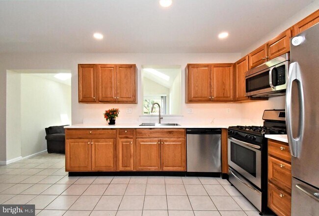 Building Photo - 2489 Hillendale Dr