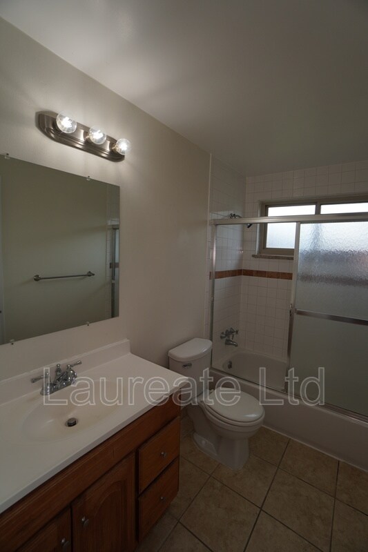 Building Photo - 761 Oak St