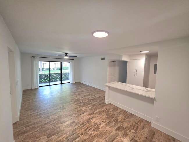 Building Photo - 209 Foxtail Dr