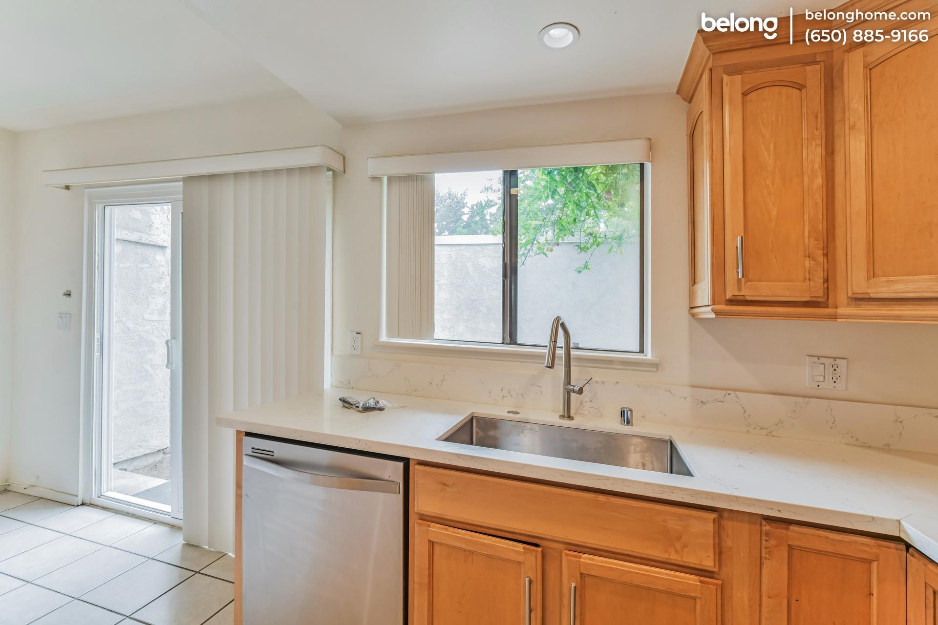Building Photo - 27907 Ridgecove Ct N