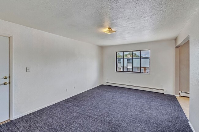 Building Photo - 455 Topaz Dr