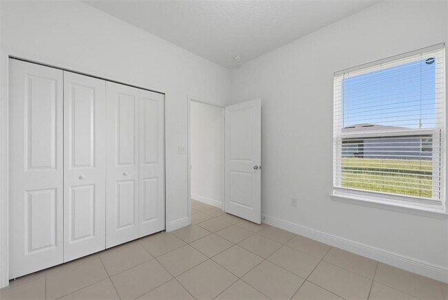 Building Photo - 304 Begonia Ct