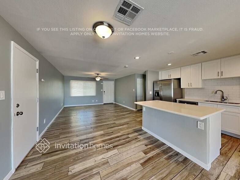 Building Photo - 14430 N 41st Ct