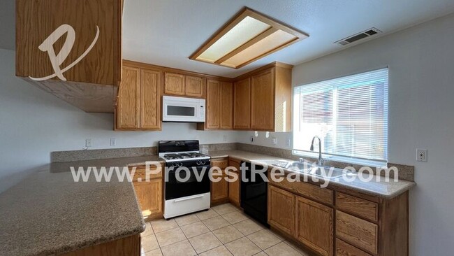 Building Photo - 16675 Zenda St