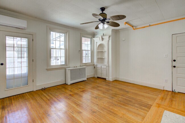 Building Photo - 513 Locust St