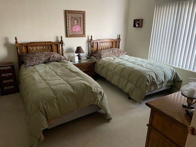 Building Photo - 2150 Valencia Dr