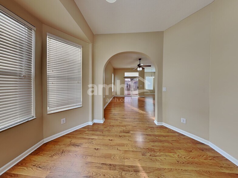 Building Photo - 2462 St Johns Ln