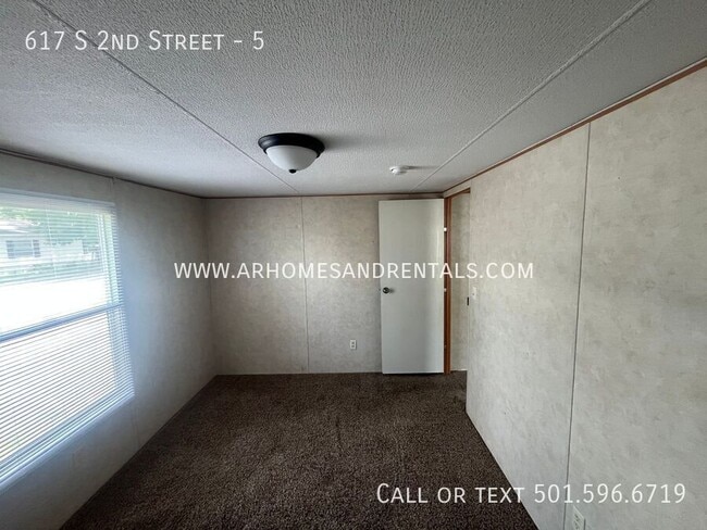 Building Photo - 617 S 2nd St