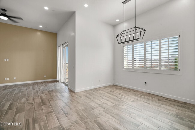 Building Photo - 874 Harpendem Dr