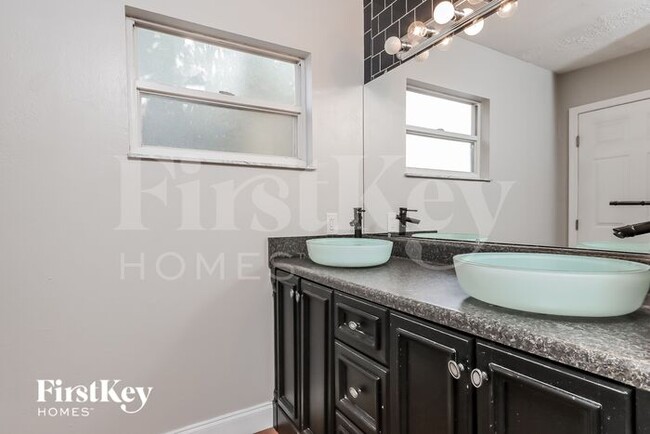 Building Photo - 1158 Southwest Hunnicut Avenue