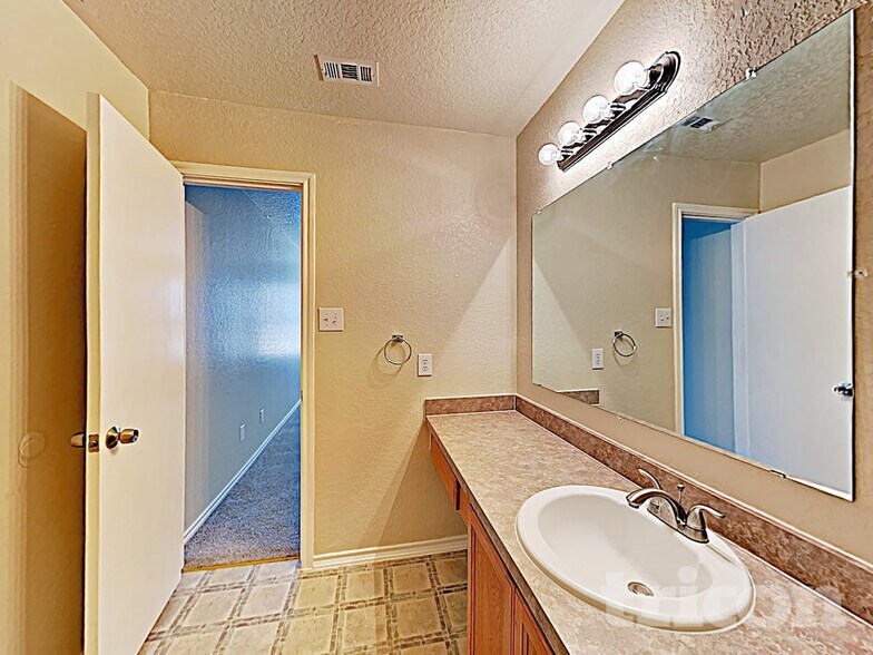 Building Photo - 13127 Southton Run