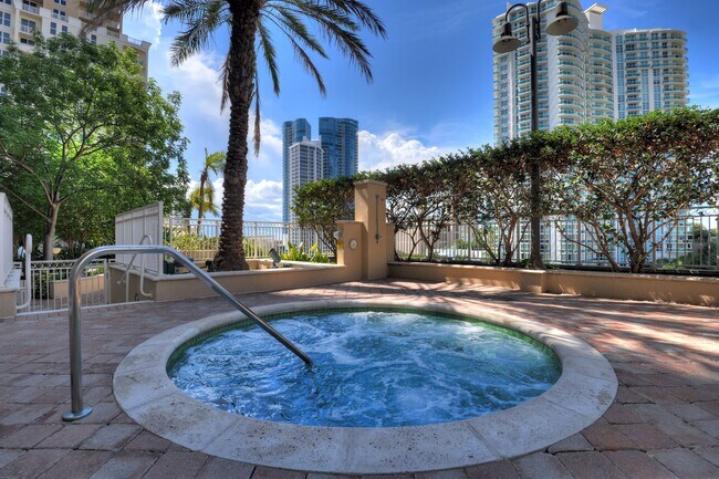 Building Photo - 511 SE 5 Ave