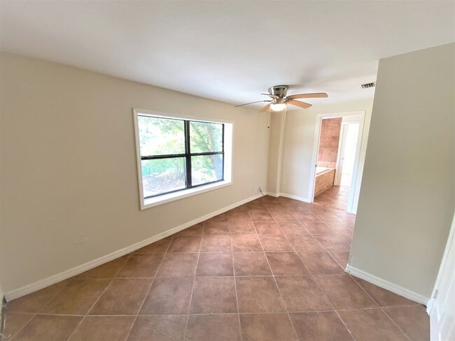 Building Photo - ** SOUTH NAPLES ** 4 BED / 3.5 BATH - POOL HOME - NO HOA! - PET OK - ANNUAL RENTAL