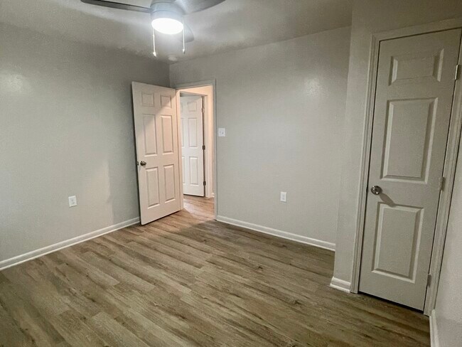 Building Photo - 152 Rencopas Ct