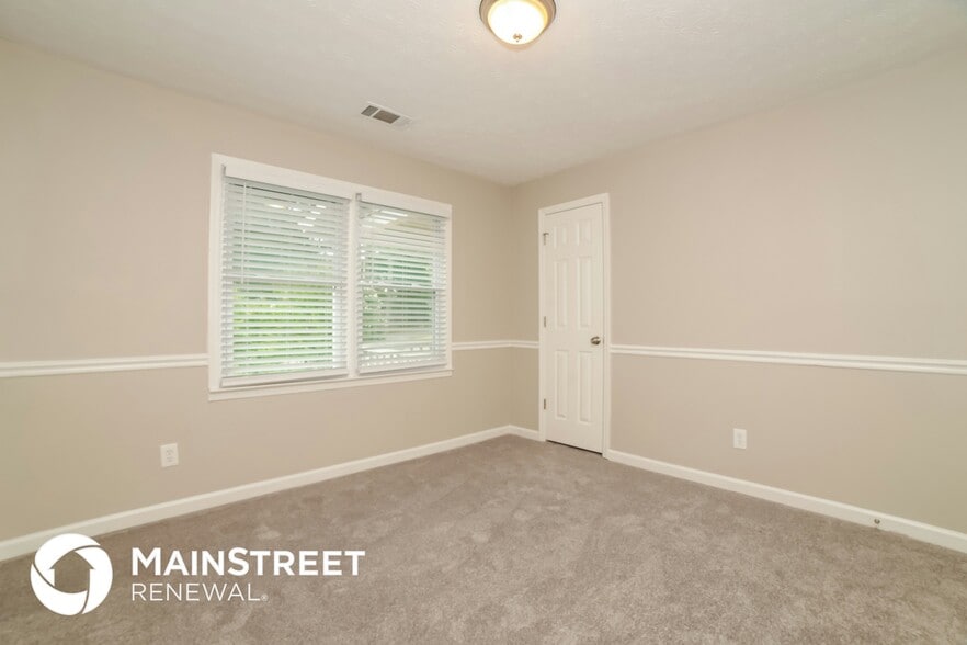 Building Photo - 8218 Lakeview Dr SW