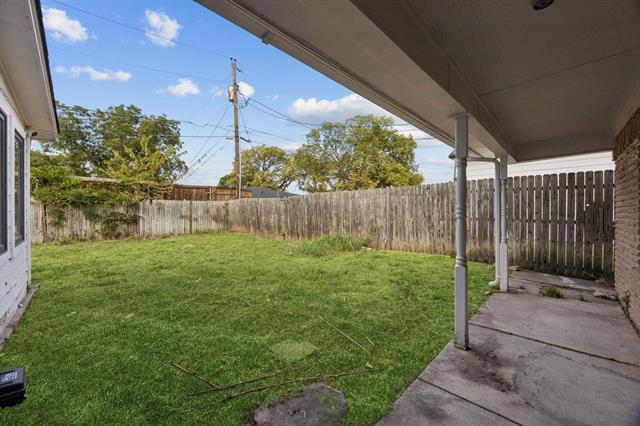 Building Photo - 2801 Clearbrook Dr