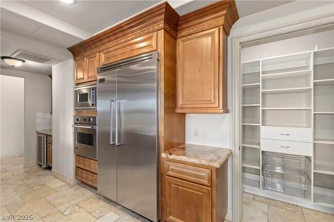 Building Photo - 9103 Alta Dr