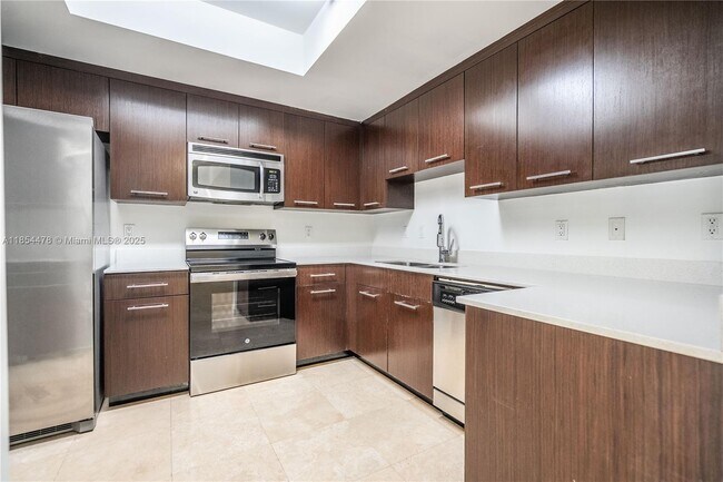 Building Photo - 300 Majorca Ave