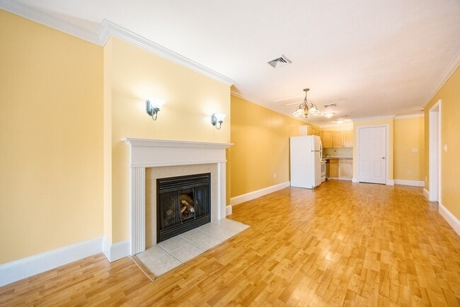 Building Photo - 426 Mt Hope St