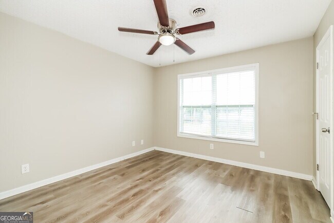 Building Photo - 428 WI Pkwy
