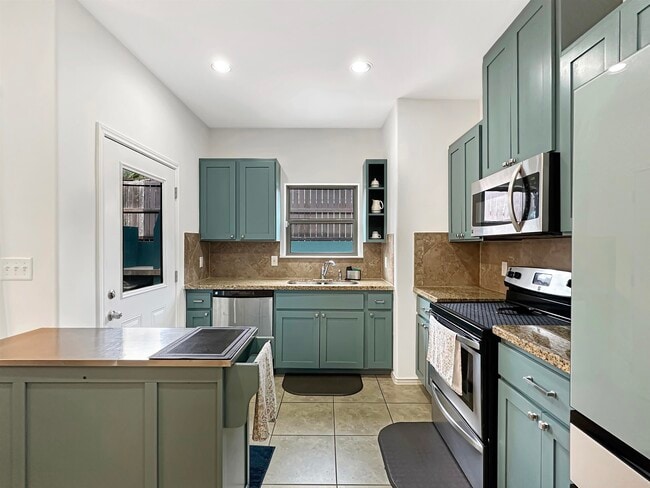 Building Photo - 5714 Montevista Dr