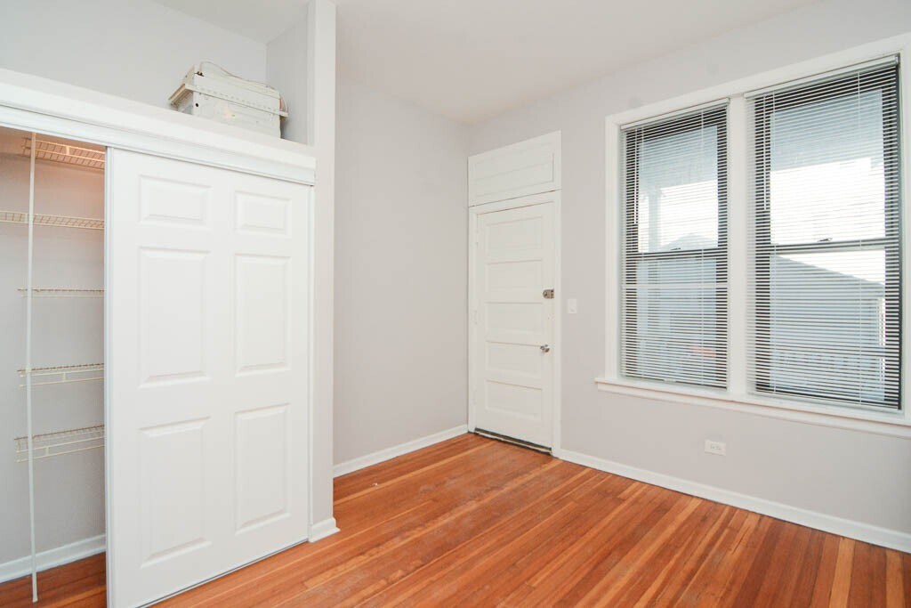 Building Photo - 2216 W Belmont Ave