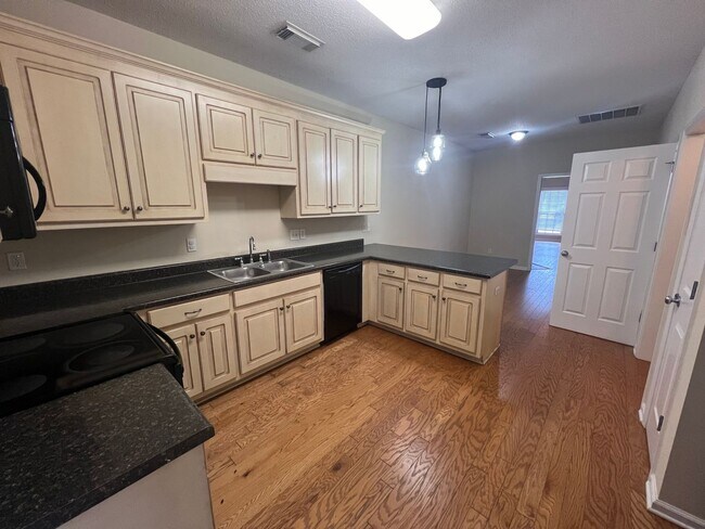 Building Photo - 3 bedroom 2 bathroom duplex in Covington V...