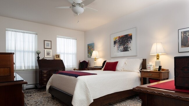 Building Photo - 2 bed, 2 bath independent senior living (55+ years of age) heat, hot water, & electricity include...