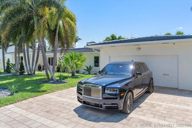 Building Photo - 207 Royal Palm Dr