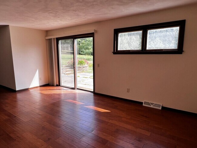 Building Photo - Spacious Home with Remodeled Open-Concept Kitchen, Water Utilities Included. VERONA Schools