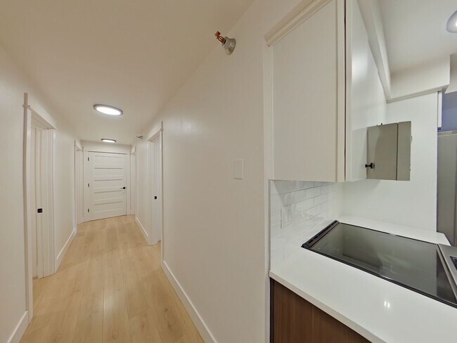 Building Photo - 685-695 East 16th Alley