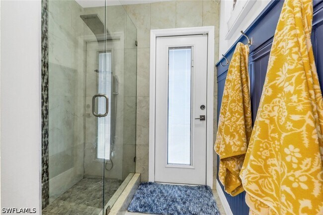 Building Photo - 2026 SW 31st Terrace