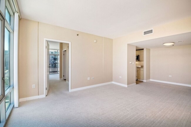 Building Photo - Condo - Heart of Downtown San Diego