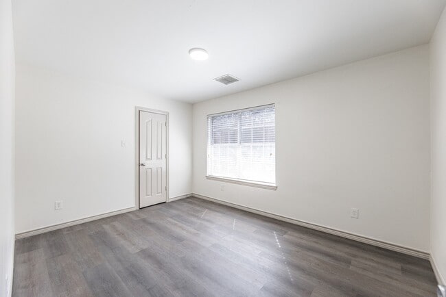Building Photo - 32506 Rosella Ln