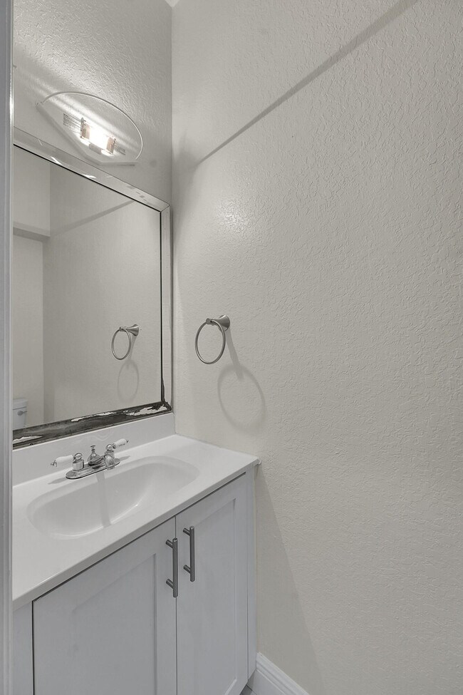 Building Photo - 13620 Folkestone Ct