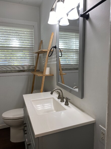 Building Photo - 3921 Sabine Ave