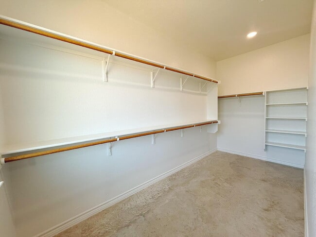 Building Photo - 207 Riptide Dr