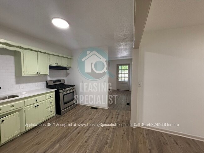 Building Photo - Charming South East OKC Home AVAILABLE FOR IMMEDIATE MOVE IN!