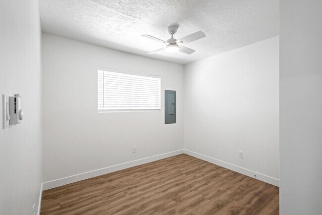 Building Photo - 781 S 1800 W