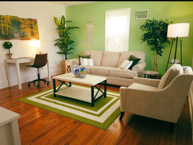 Building Photo - 171 W Meeting St