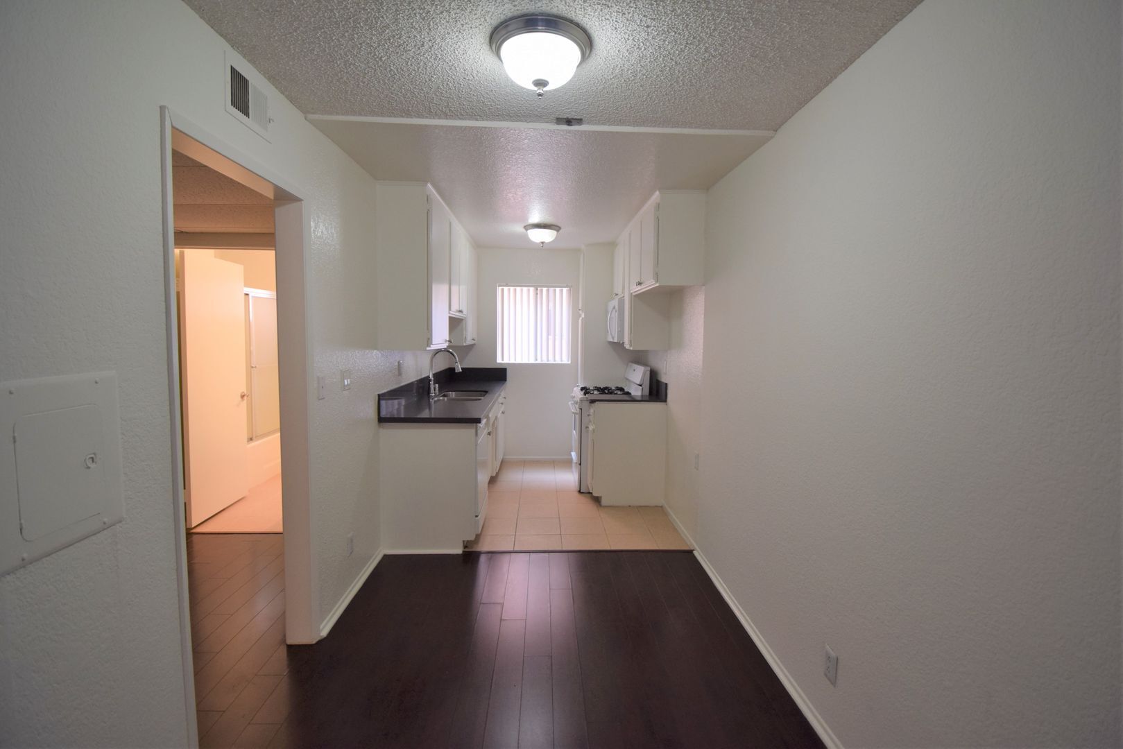 Building Photo - 11045 La Maida St