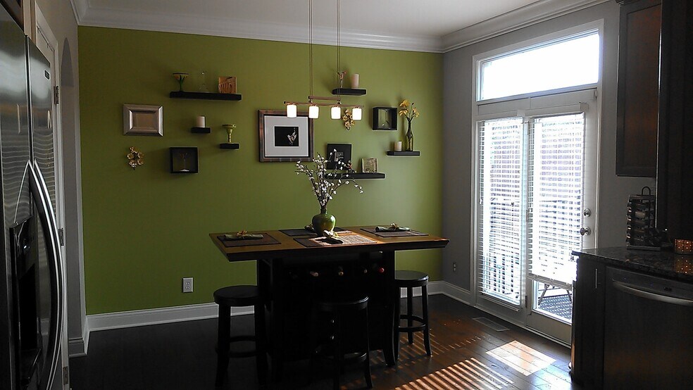 Kitchen / Dining Room - 524 Allard Pl