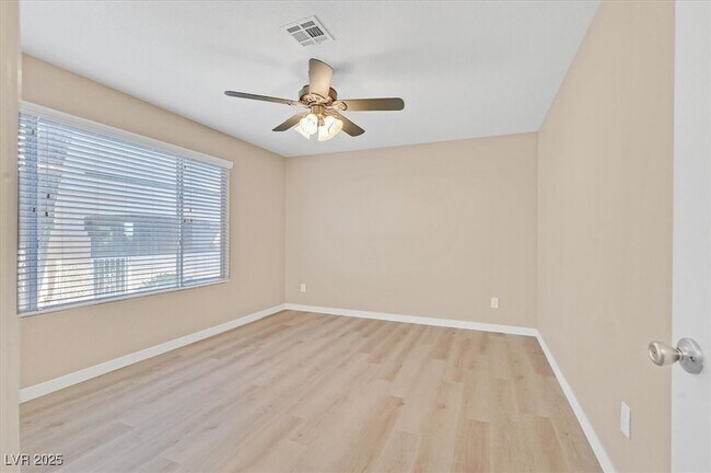 Building Photo - 350 S Durango Dr
