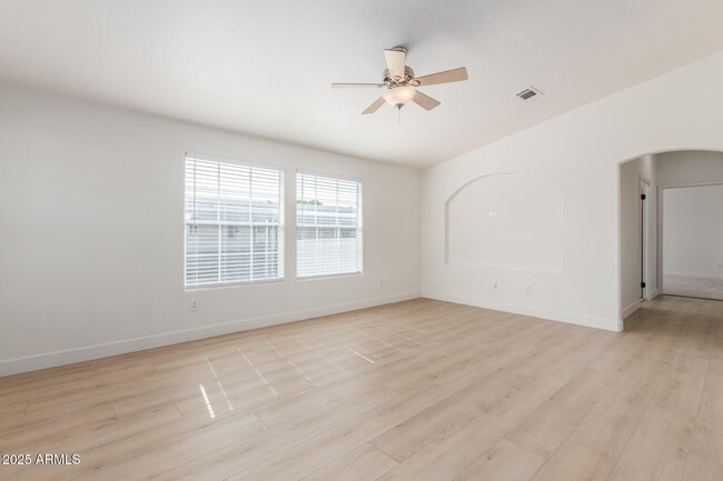 Building Photo - 120 N Val Vista Dr