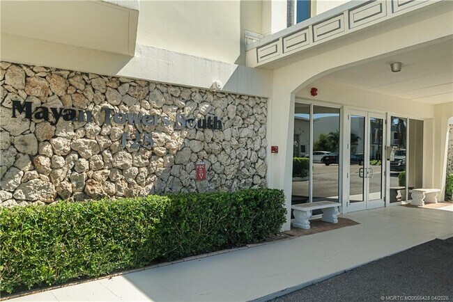 Building Photo - 125 S Ocean Ave