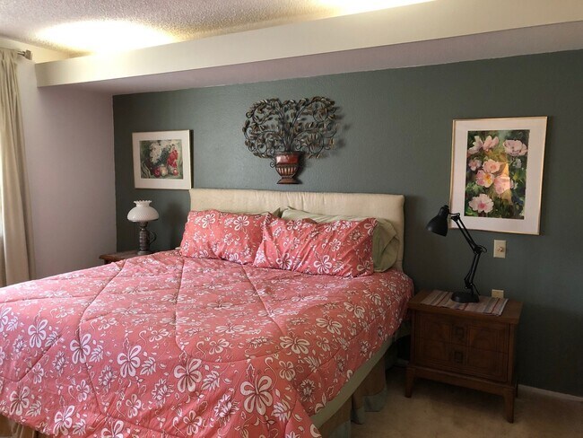 Building Photo - Lovely Home in 45+ Active Adult Community of Leisure World Available May through October 2025!