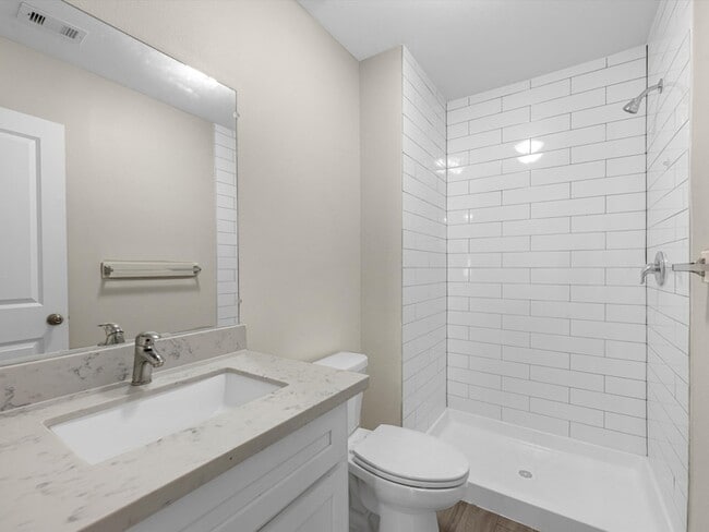 Building Photo - 2202 Solo St