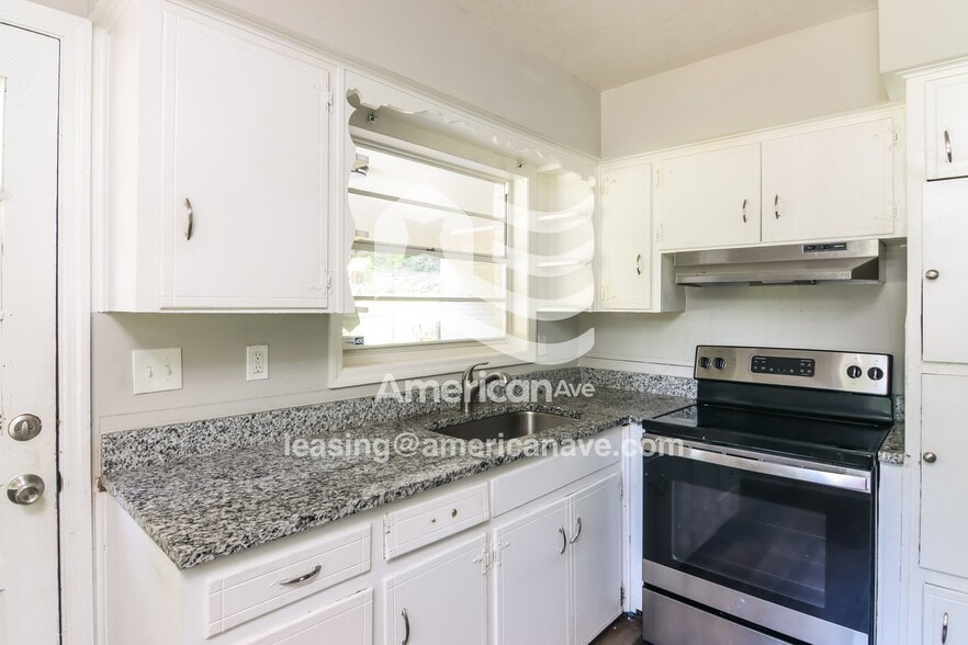 Building Photo - 2230 Danbury Dr