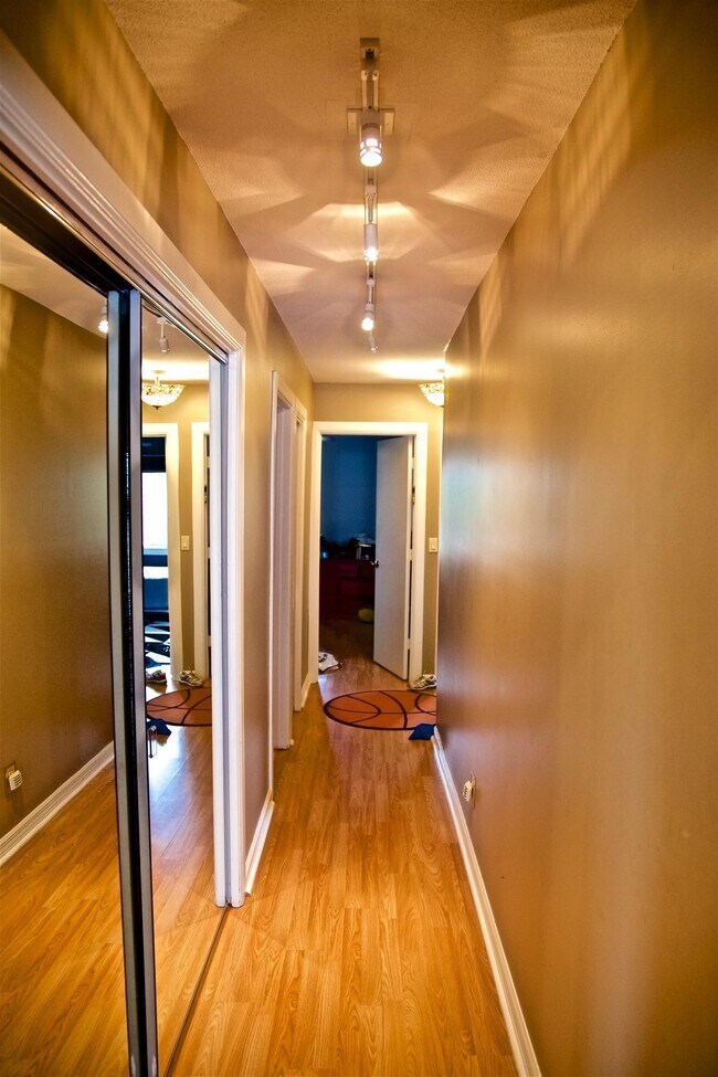 Building Photo - 7839 Cummings Ln